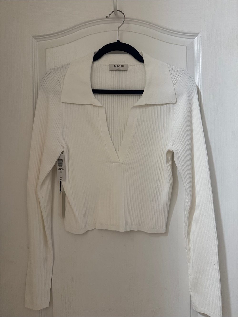 Aritzia White Ribbed V‑Collar Long Sleeve Top